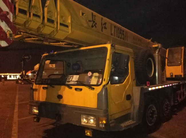 某部隊55噸吊車運(yùn)輸